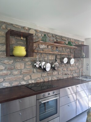 Fridge, microwave, oven, stovetop - Spring cottage (Moigny-sur-École)