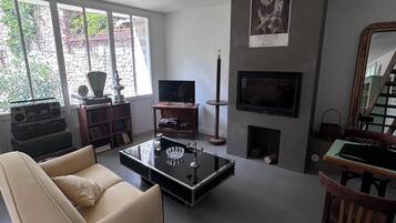 Ălytelevisio, kirjoja, musiikkikirjasto