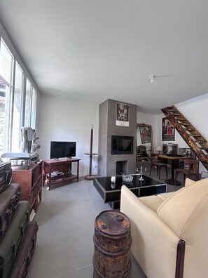 Smart TV, books, music library