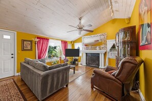 Familiehus, privat bad, bassengutsikt | Lounge