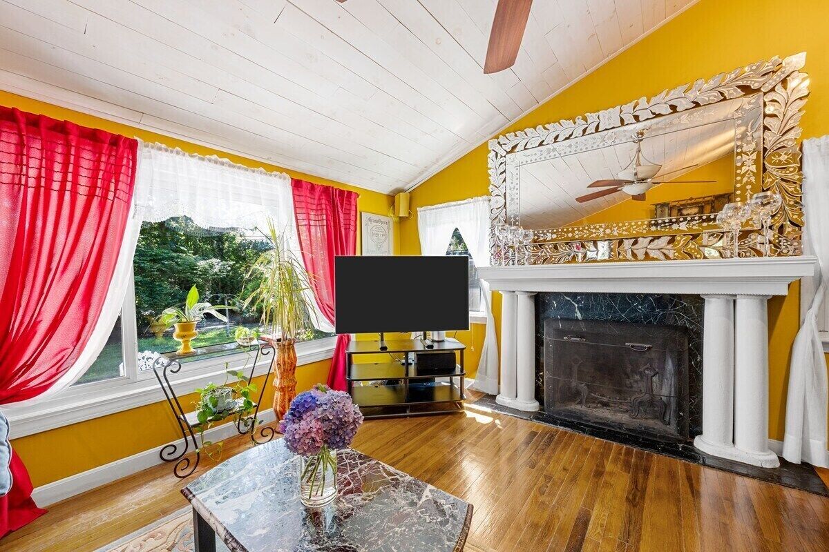 Family House, Private Bathroom, Pool View | Lounge