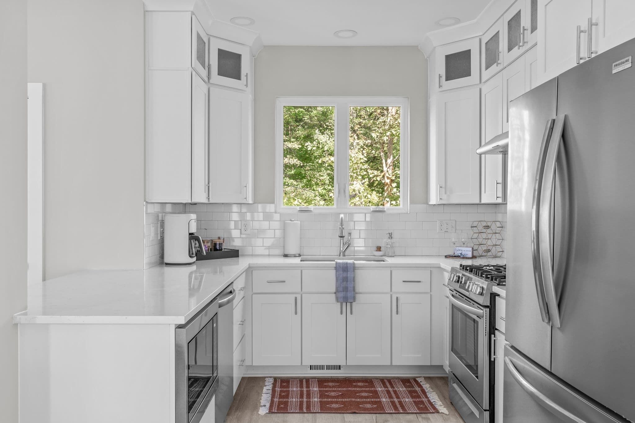 Refrigerador, microondas, horno, placa de cocina