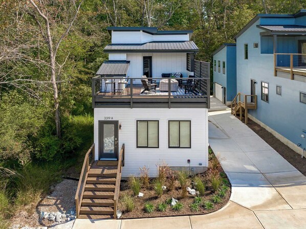 Unclassified image, 1 of 33, button