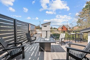 Unclassified image, 2 of 33, button