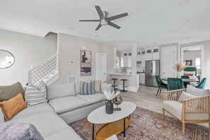 Unclassified image, 4 of 33, button