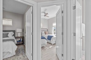 3 habitaciones, tabla de planchar con plancha, wifi y ropa de cama