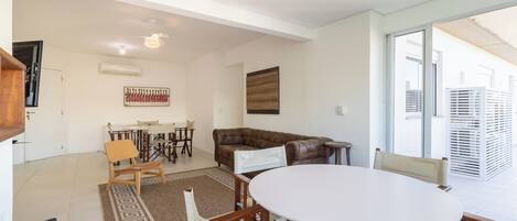 Basic Apartment | Living room
