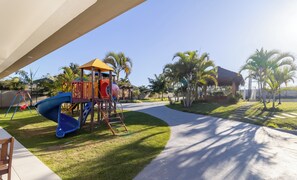 พื้นที่เล่นสำหรับเด็ก - กลางแจ้ง