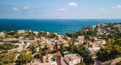 Roca de Leones, beautiful villa with sea view, close to beach and town