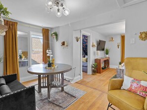 Interior - Stylish Little Gem Upper Unit, with King Bed close to State Fair and AmFam Field (West Allis)