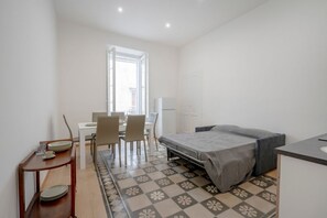 3 chambres, fer et planche à repasser
