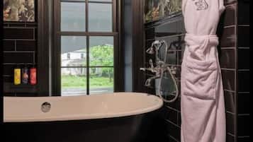 Deluxe Double Room | In-room safe, laptop workspace, blackout drapes, iron/ironing board