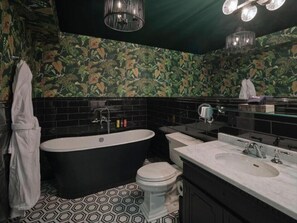 Deluxe Double Room, Balcony | Bathroom | Separate bathtub and shower, hair dryer, slippers, towels