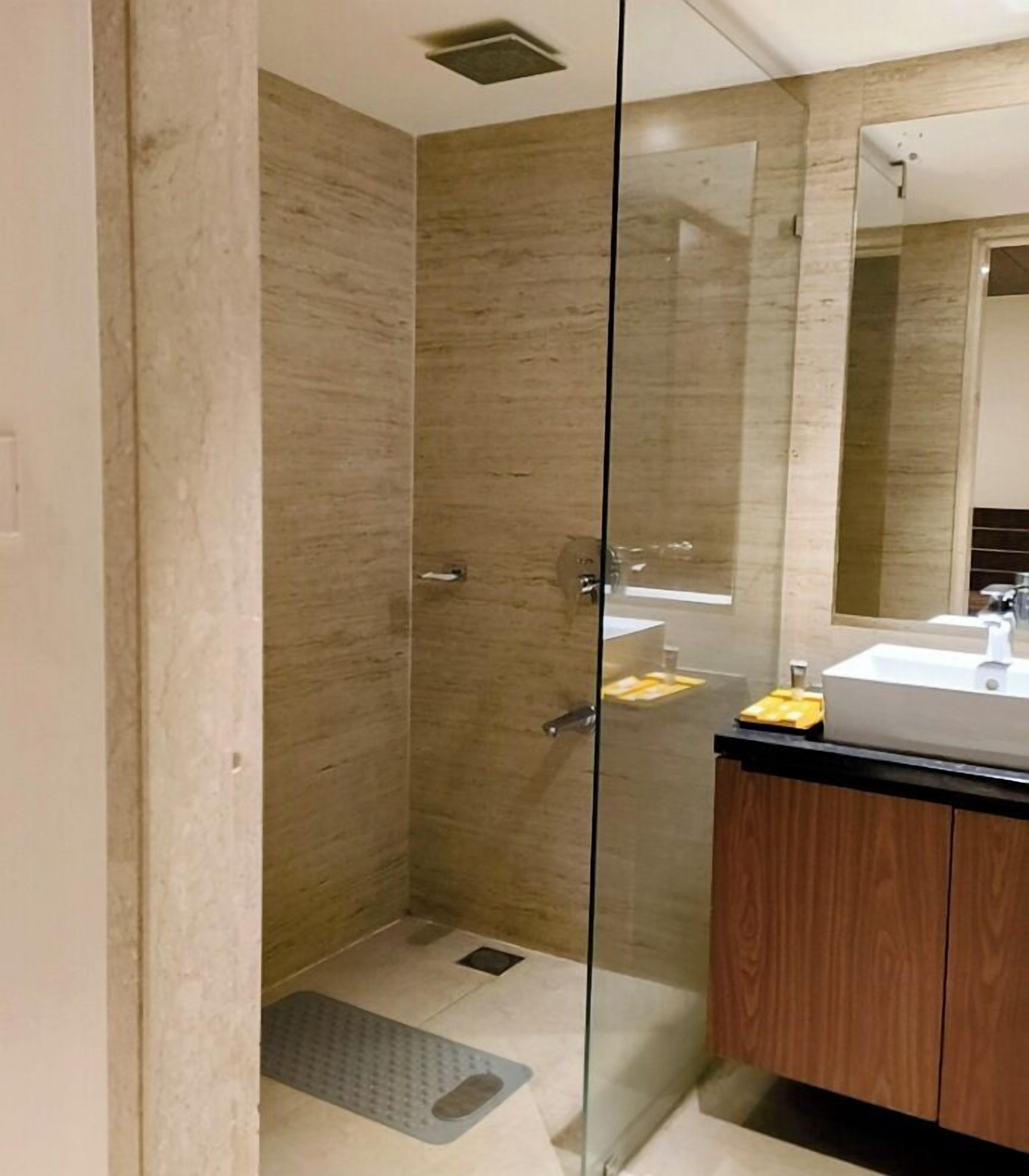 Junior Double Room, Mountain View | Bathroom | Slippers, towels, soap, shampoo