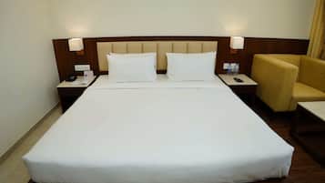 Standard Double or Twin Room, Mountain View | In-room safe, laptop workspace, blackout curtains, iron/ironing board