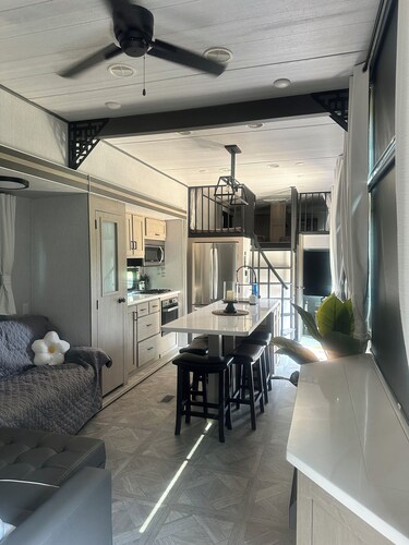 3-bedroom RV in Tranquil Trout Run with AC