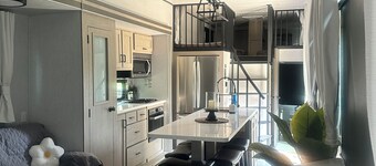 3-bedroom RV in Tranquil Trout Run with AC