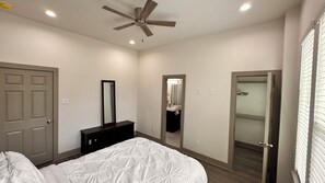 3 bedrooms, desk, iron/ironing board, travel crib