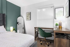 2 habitaciones, tabla de planchar con plancha, wifi y ropa de cama 