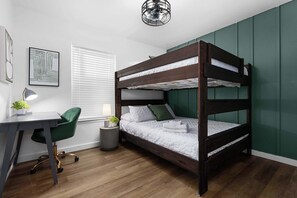 2 dormitorios, tabla de planchar con plancha, wifi y ropa de cama
