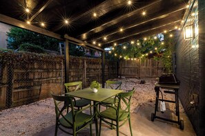 Outdoor dining - Premier Access to Zilker Park & South Congress (Austin)