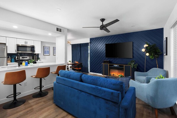 TV, fireplace, offices - Lavish Escape Steps from Zilker & South Congress (Austin)