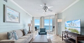 コンドミニアム キングベッド 1 台ソファーベッド付き (Palacio 802) | リ��ビング エリア | テレビ