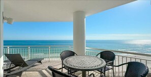 Condo, 1 très grand lit et 1 canapé-lit (Palacio 802) | Restauration en plein air