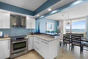 Condo, Plusieurs lits (SeaSpray West 203-Gulf Front) | Cuisine privée