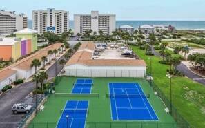 Bloc d'apartaments, diversos llits (SeaSpray West 203-Gulf Front) | Pista esportiva