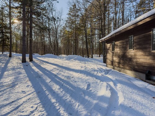 Lakefront Stay w/ Direct Snowmobile Trail Access
