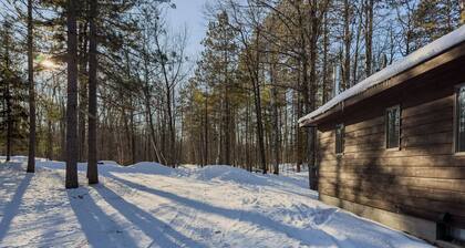 Lakefront Stay w/ Direct Snowmobile Trail Access