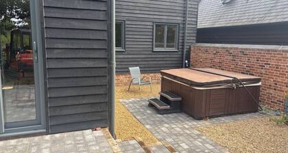 Lime Tree House - Sleeps 12 - Hot Tub
