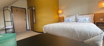 Lime Tree House - Sleeps 12 - Hot Tub