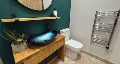Lime Tree House - Sleeps 12 - Hot Tub