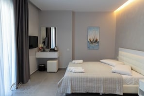 In-room safe, soundproofing, free WiFi