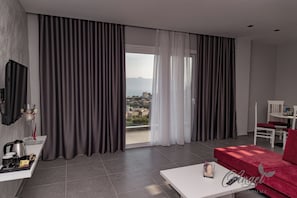 In-room safe, soundproofing, free WiFi