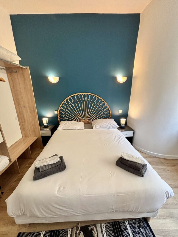 1 chambre, fer et planche à repasser, Wi-Fi, draps fournis