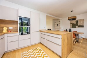 Fridge, microwave, oven, stovetop - La Villa des Mûriers - Lavaur - Garden (Lavaur)