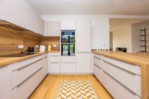 Fridge, microwave, oven, stovetop - La Villa des Mûriers - Lavaur - Garden (Lavaur)