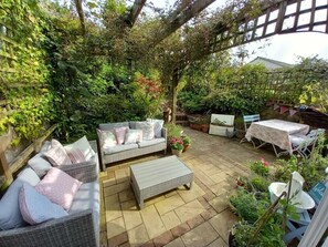 Outdoor dining - Open plan country cottage with wood burner near beaches (Beacon)