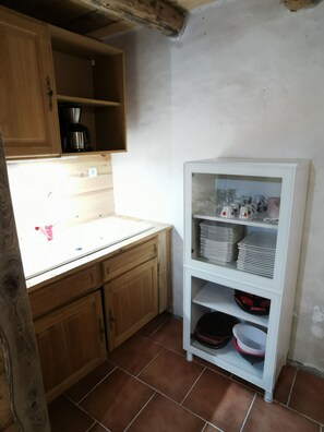 Micro-ondes, four, plaque de cuisson, lave-vaisselle