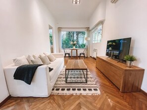 TV - Hidden Garden of Recoleta (Ciudad Autónoma de Buenos Aires)