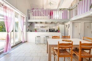 Dining - Charming Gîte "L'Escapade" Near Wild Beaches and Nature Reserve (Saint-Nazaire-sur-Charente)