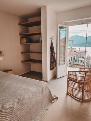 2 bedrooms, bed sheets