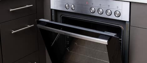 Microondas, horno, placa de cocina, lavavajillas