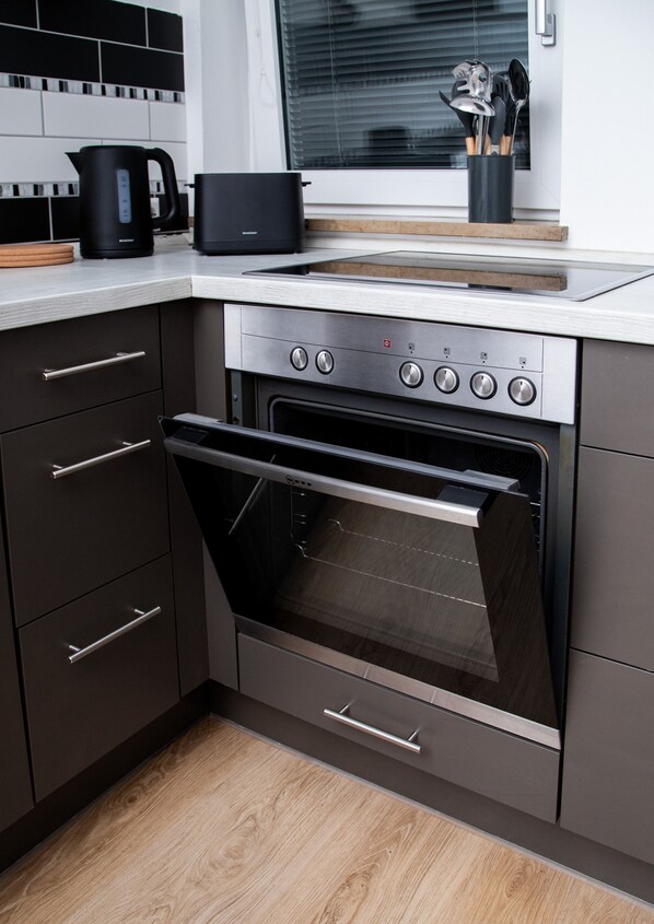 Microwave, oven, stovetop, dishwasher