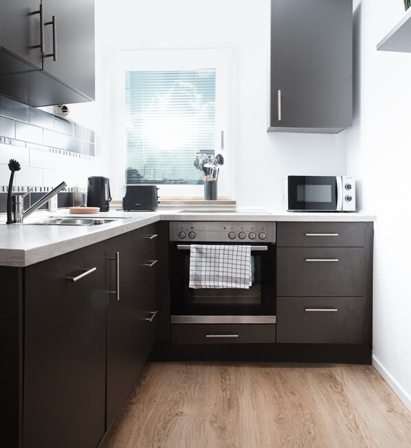 Micro-ondes, four, plaque de cuisson, lave-vaisselle