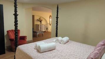 2 makuuhuonetta, silitysrauta/-lauta, Wi-Fi, vuodevaatteet