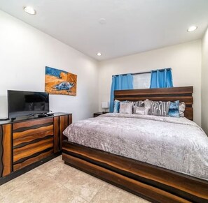 5 bedrooms, iron/ironing board, WiFi, bed sheets